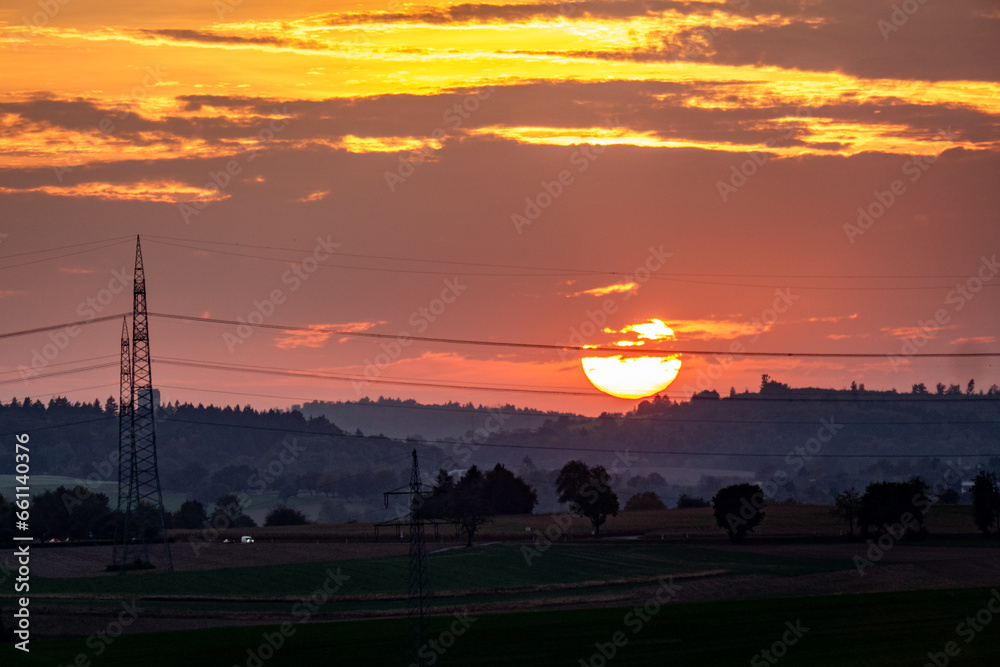 Obraz premium Strommasten bei Sonnenuntergang