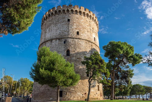 White Tower of Thessaloniki in Thessaloniki city, Greece photo