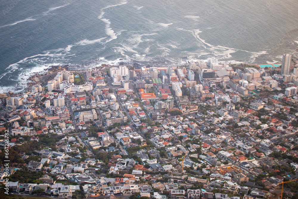 Obraz premium March 29th 2023, Cape Town, South Africa. The view of Cape Town from the top of the Lion's Head at sunrise.