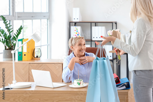 Mature woman receiving birt...