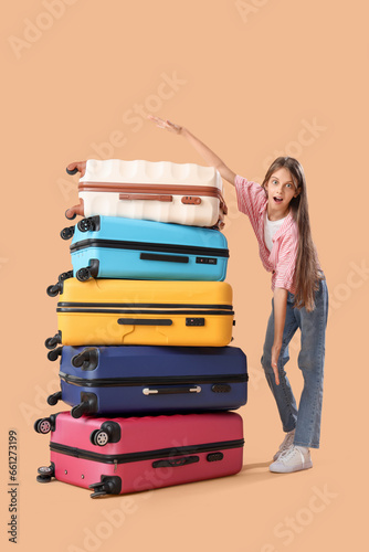 Little girl with many diffe...