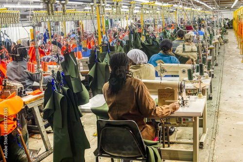 Ταπετσαρία african woman factory workers in the textile industry working on workwear clothi