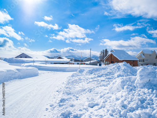 Townscape of a heavy snowfall area on a clear day (Niseko, Hokkaido, Japan)