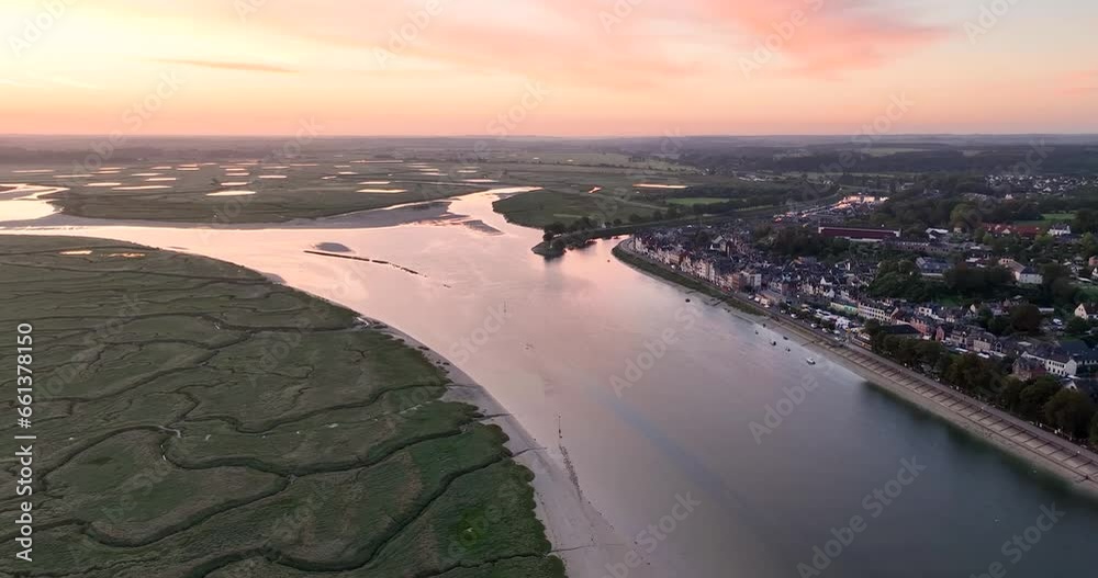 Survol de la baie de Somme au lever du jour, au cap Hornu près de Saint-Valery-sur-Somme