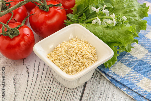 Raw sesame seeds in the bowl