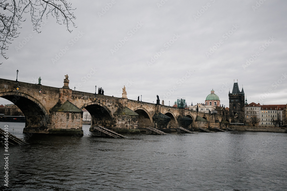 Obraz premium Amazing autumn view on the Charles Bridge and Vltava river 