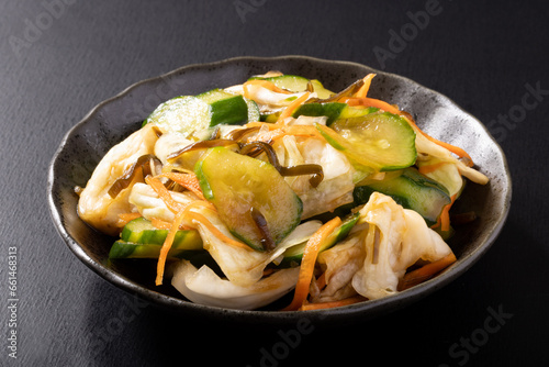塩昆布と野菜の漬け物　(きゅうり　キャベツ　人参) photo