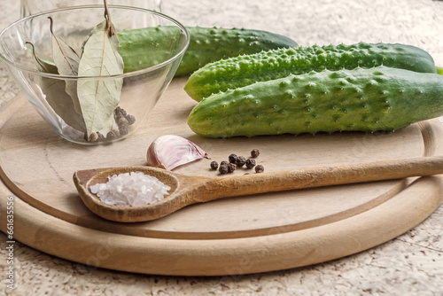 Quick pickling cucumbers