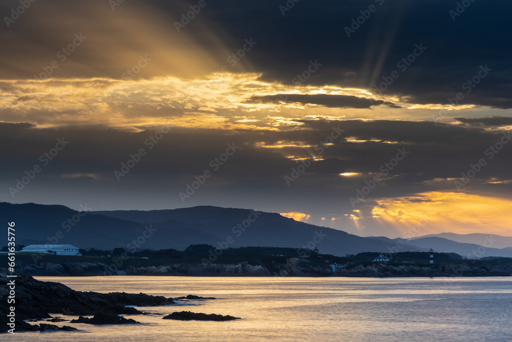 The sunsets in the Ria del Eo, from the Asturian side with the sun setting on Illa Pancha, are spectacular! The sunsets in the Ria del Eo, from the Asturian side with the sun setting on Illa Pancha, are spectacular!