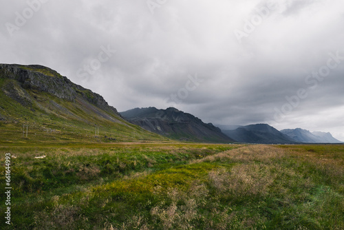 Plaines Islandaises avec nuages   pais  pluie