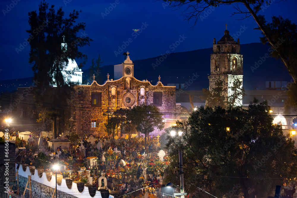 Día de Muertos en el Templo y exconvento de San Andrés apóstol de Mixquic. - obrazy, fototapety, plakaty 
