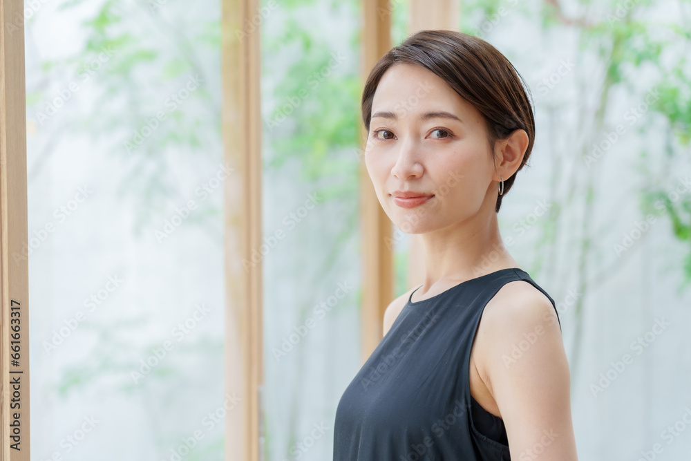 ワンピースを着た女性のポートレート アンチエイジングコンセプト ワンピースを着た女性のポートレート アンチエイジングコンセプト