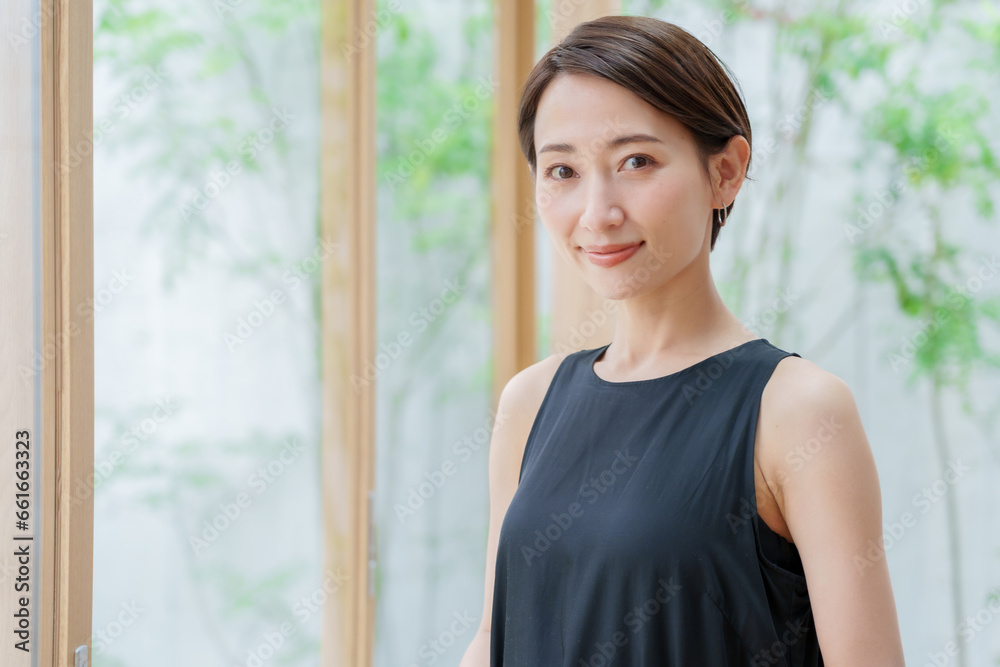 ワンピースを着た女性のポートレート アンチエイジングコンセプト ワンピースを着た女性のポートレート アンチエイジングコンセプト