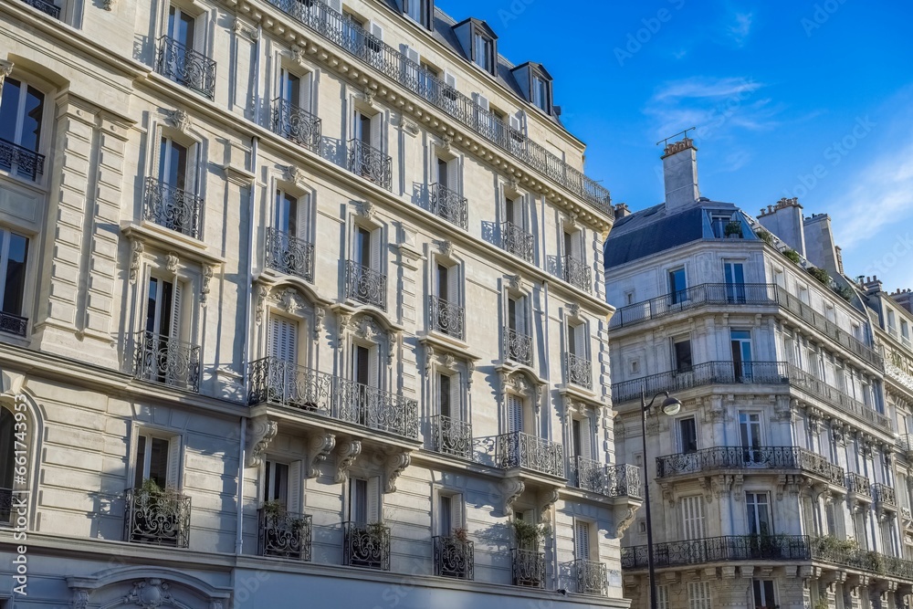 Paris, a beautiful building - obrazy, fototapety, plakaty 