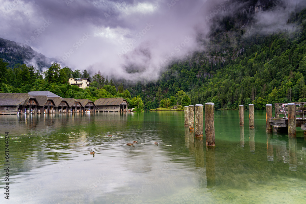 Fototapeta premium Der schöne Königssee in Bayern mitten in den Bergen