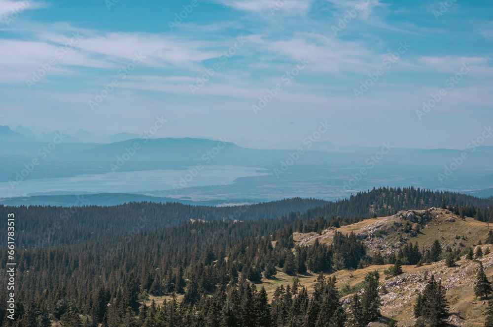 vue depuis le sommet du mont-tendre vue depuis le sommet du mont-tendre
