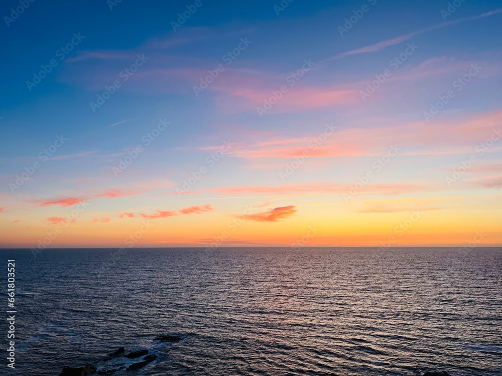 Obraz premium Beautiful purple ocean view, sky after the sunset, pink clouds, sea horizon, ocean coast 