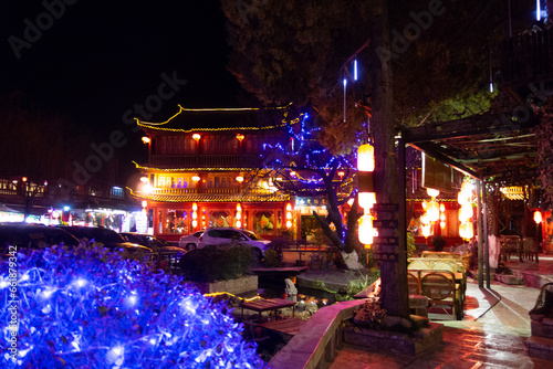 christmas tree at night,中国,麗江 © nishimura shinji