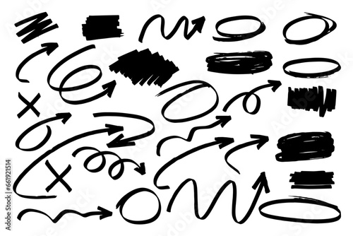 Marcas de rotulador de diversas formas. Formas caligraficas redondas, formas de flechas, recurso de diseño con trazos reales sueltos y energicos de flechas variadas