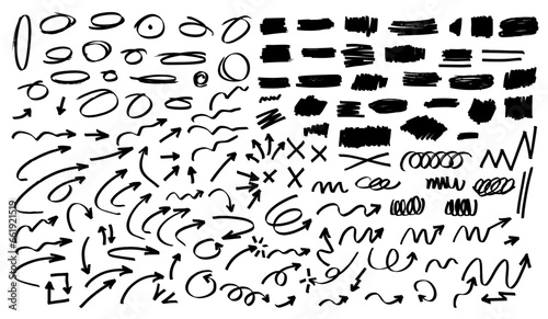 Enorme pack de marcas de rotulador de diversas formas. Formas caligraficas redondas, con forma de burbuja en aspa, recurso de diseño con trazos reales sueltos y energicos