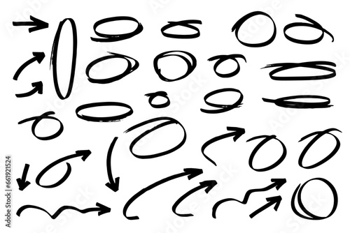 Marcas de rotulador de diversas formas. Formas caligraficas redondas, formas de flechas con trazos sueltos, recurso de diseño con trazos reales sueltos y energicos photo