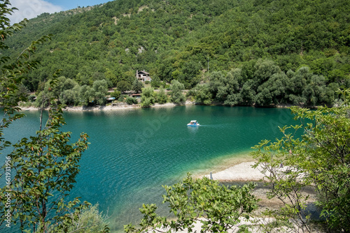 lago di Scanno in Abruzzo a forma di cuore