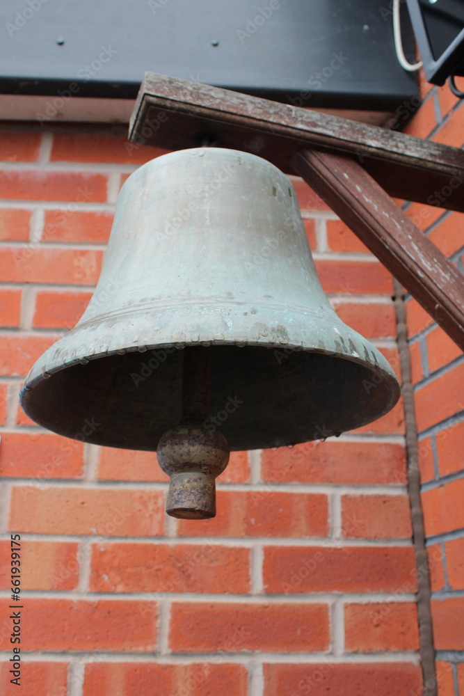 Obraz premium An old wall mounted school bell