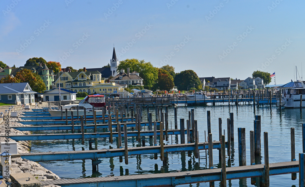 Obraz premium Mackinac Island's beautiful water front