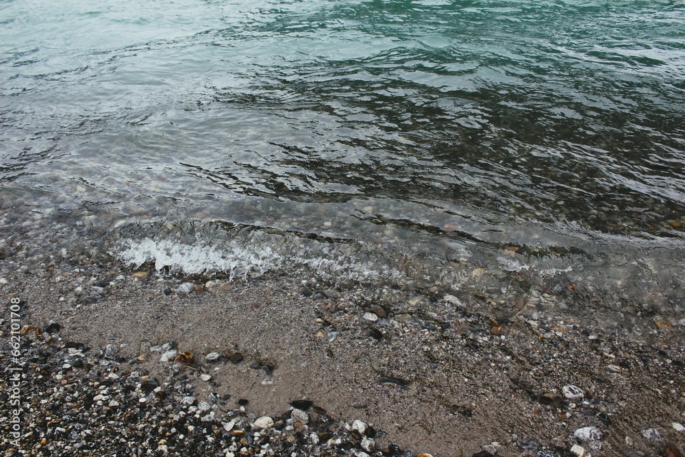 Obraz premium Small waves wash Mendenhall Lake beach, Juneau, Alaska