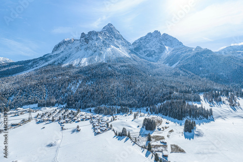Winterlandschaft bei Biberwier in der Tiroler Zugspitz Arena, Blick zur Sonnenspitze © ARochau