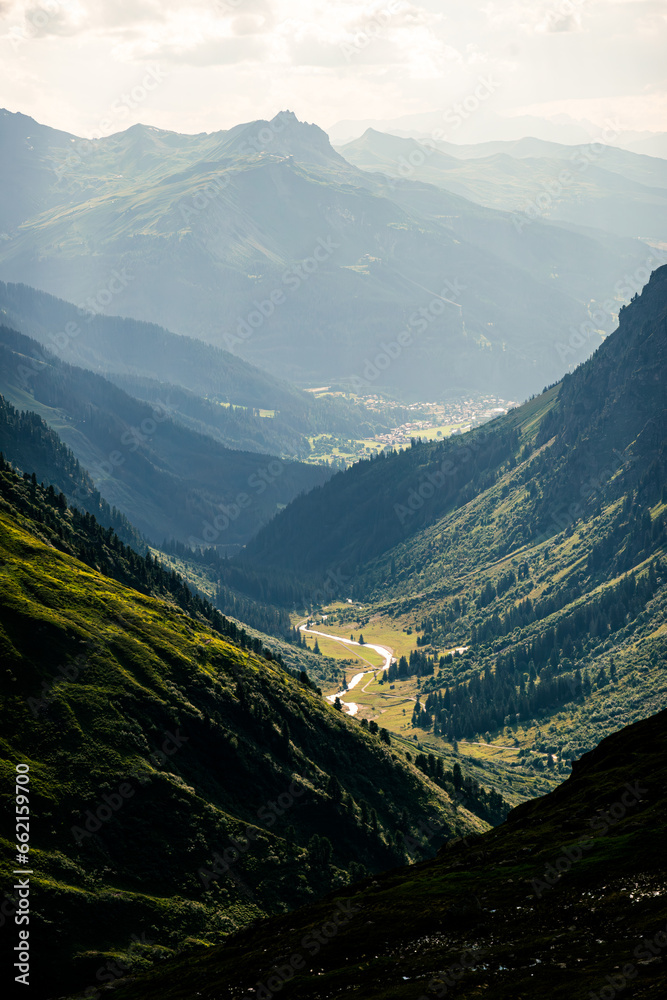 Ausblick über das Prättigau von der Silvrettahütte aus.