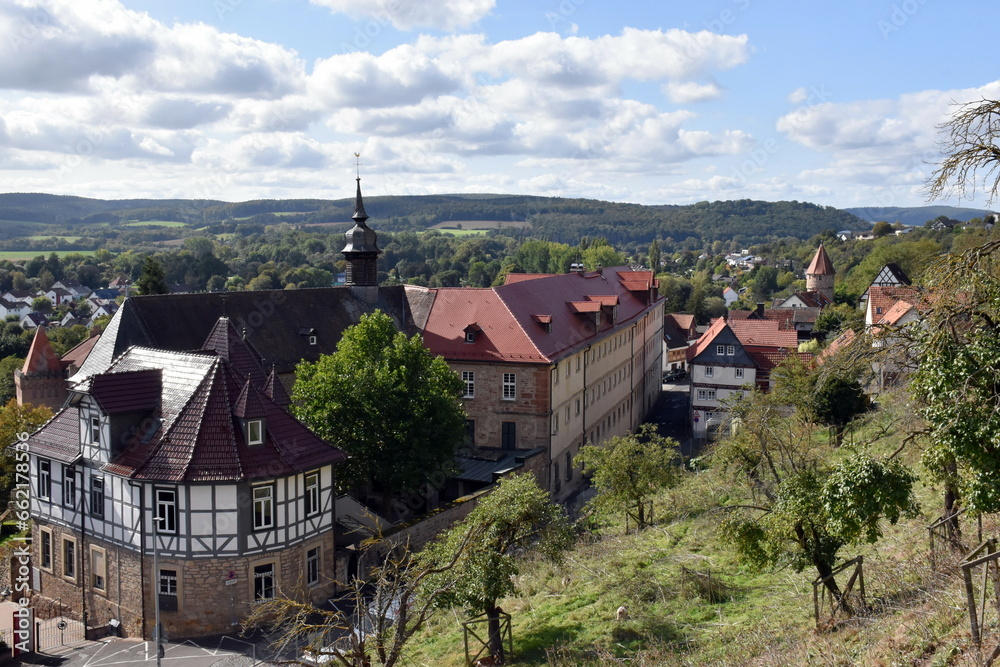 Häuser und Turm in Fritzlar im Herbst