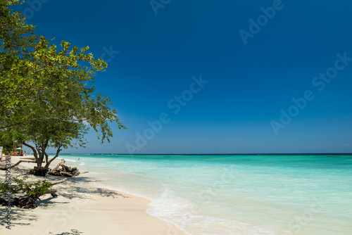 Fototapeta Naklejka Na Ścianę i Meble -  Tropical sandy beach with turquoise ocean at Gili Trawangan, one of the Gili islands in Lombok, Indonesia