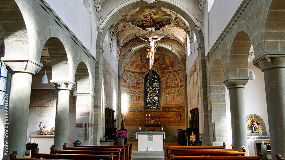 Innenraum der Pfarrkirche St. Peter und Paul auf der Insel Reichenau - obrazy, fototapety, plakaty 