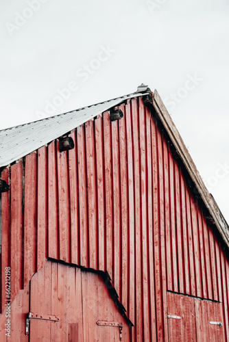 cabane en bois rouge © Pixploration