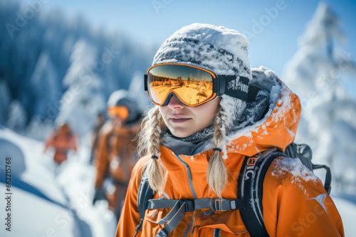 Chica modelo esquiando velozmente en la nieve photo