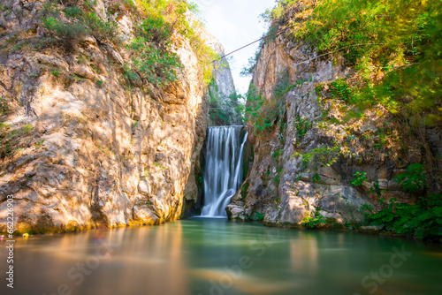 The waterfall located in Yarhisar, which played an important role in the transition of the Ottoman Empire from principality to state, attracts the attention of citizens in autumn.