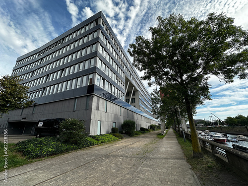 Das Landesamt für Zentrale Polizeiliche Dienste NRW (LZPD NRW), Gebäude II, Schifferstraße 52, Duisburg photo