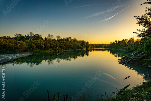 Der Inn bei Mühldorf, im Abendlicht.