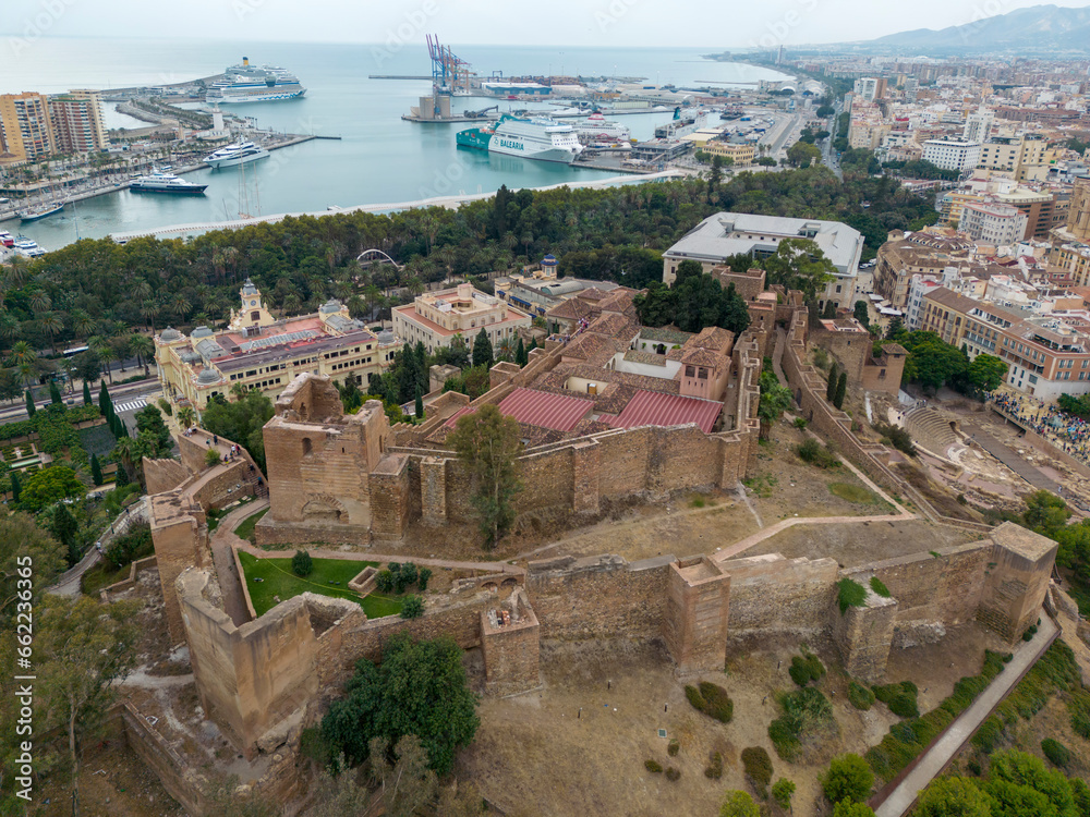 vista de la bonita alcazaba de época islámica de la ciudad de Málaga, España