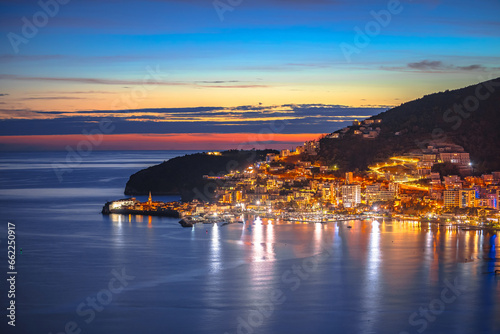 Obraz na płótnie Town of Budva coastline architecture colorful evening view w salonie