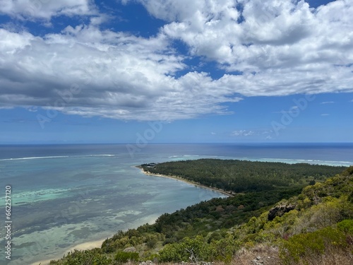 Fototapeta Naklejka Na Ścianę i Meble -  Blue waters around le Morne Brabant in Mauritius