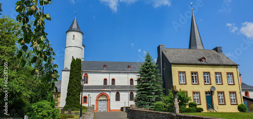 Kloster Steinfeld in der Eifel im Sommer – Historische Architektur und idyllische Natur