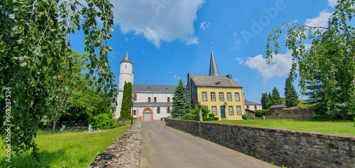 Kloster Steinfeld in der Eifel im Sommer – Historische Architektur und idyllische Natur