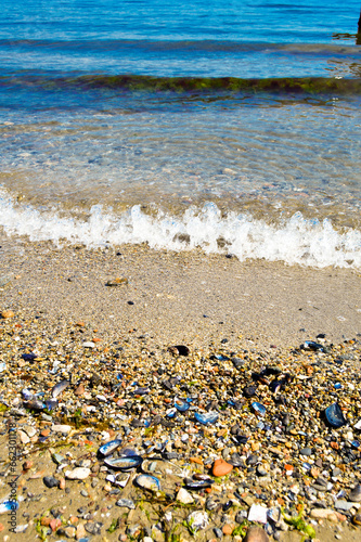 Fototapeta Naklejka Na Ścianę i Meble -  Calm sea or ocean wave on the beach by the sea, location Turkey Istanbul Buyukada