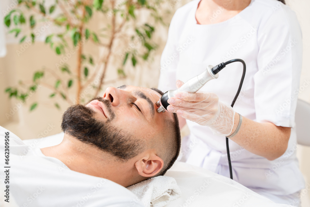 Obraz premium Radio frequency lifting known as a RF-lifting treatment for man patient