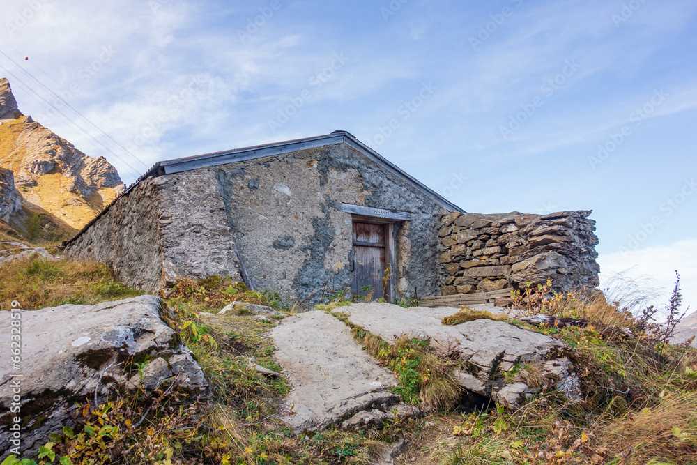 Wandern in Schweiz zur Herbstzeit