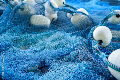 Quadro su tela pile of blue fishing net with white floats