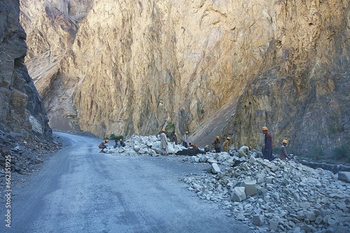Work in progress along the Karakorum Highway  (ID: 662351925)