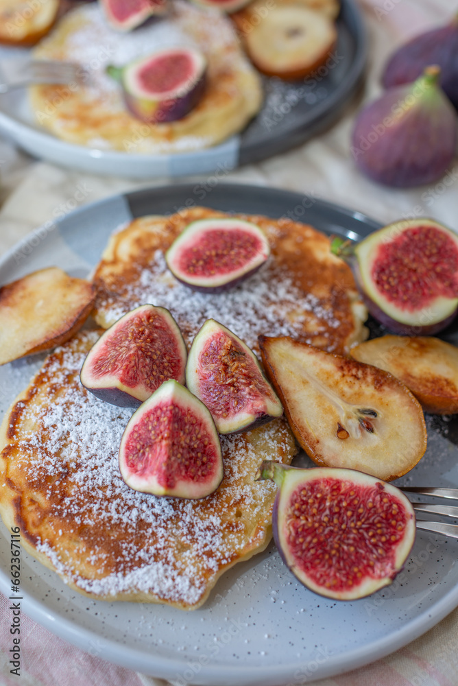 Pancakes with raspberries, figs and pears